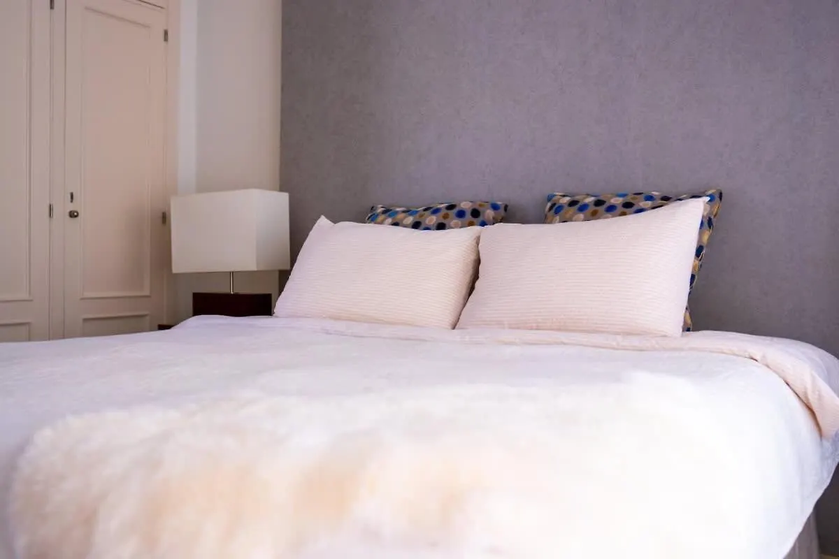 Seaside Elegance With Sea View Apartment Marbella