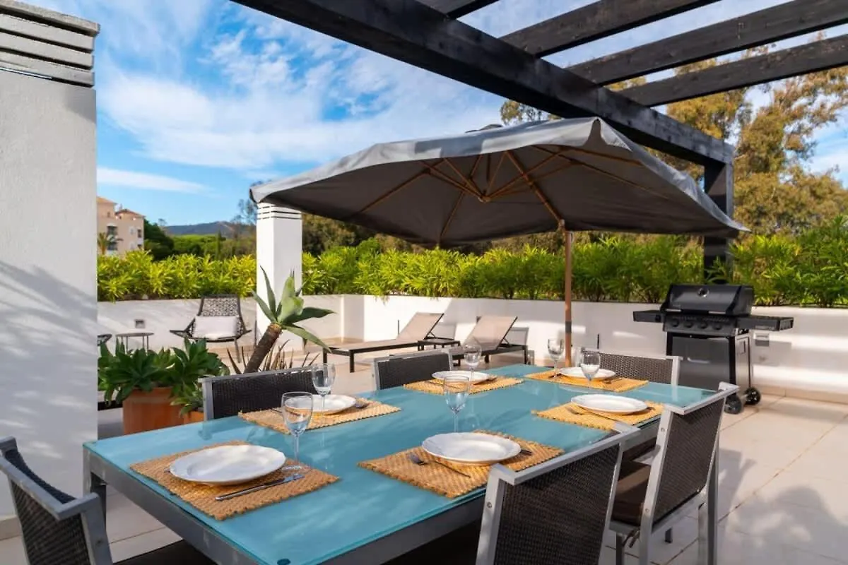 Seaside Elegance With Sea View Apartment Marbella