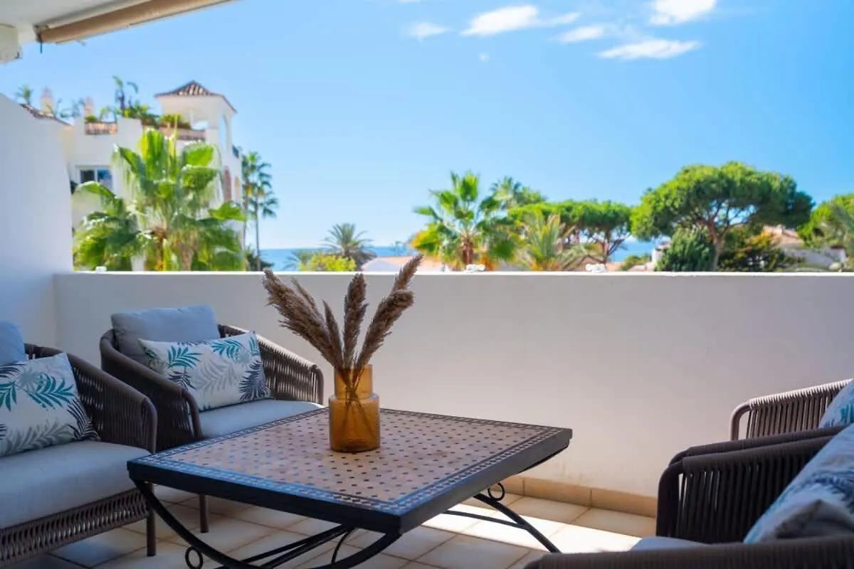 Seaside Elegance With Sea View Apartment Marbella
