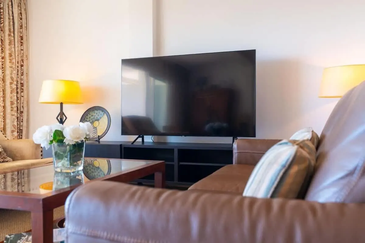 Seaside Elegance With Sea View Apartment Marbella